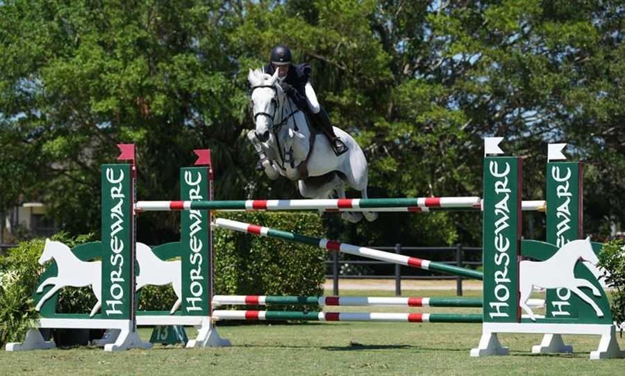 João Eduardo Ferreira de Carvalho Brilha Novamente no Grande Prêmio Horseware Ireland