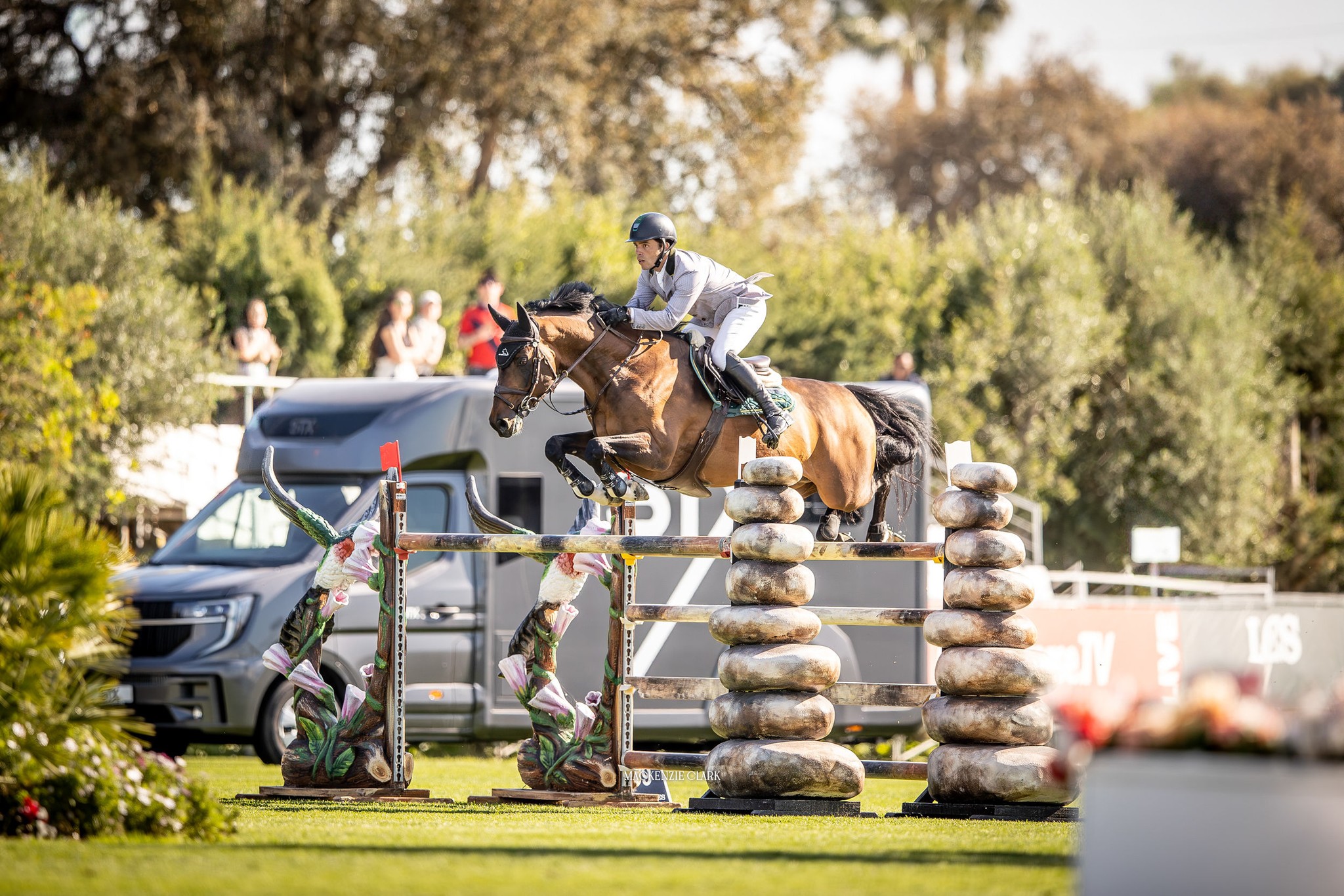 Stephan Barcha & Dinozo Un Prince: Os Reis do Grande Prêmio Stephex CSI 4* na Espanha